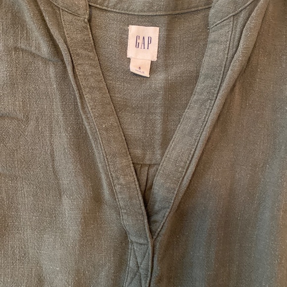 GAP faded wash green flowy V-neck top - Picture 2 of 4